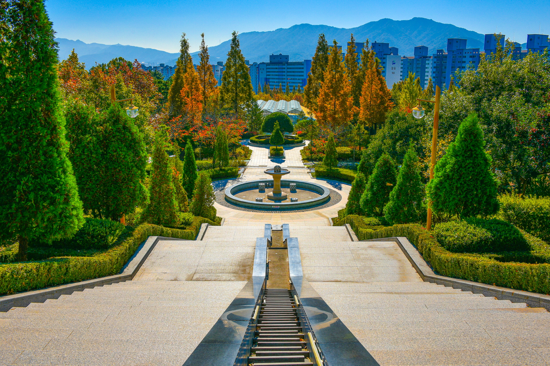2023창원관광사진공모전 - 입상작 (이계월-창원수목원 속 가을의 아름다움) 사진