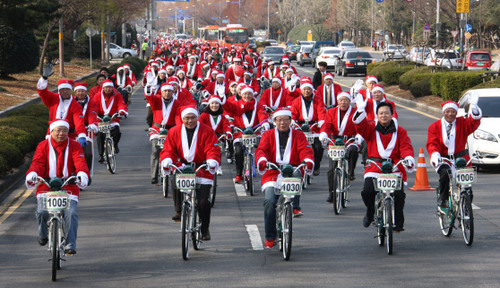 자전거 산타 퍼레이드 이미지1