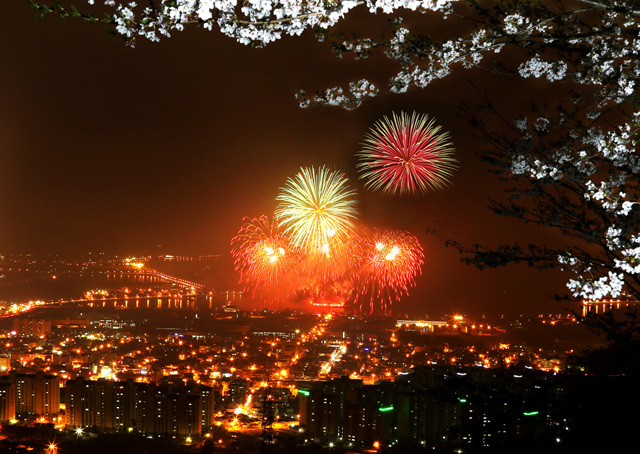 진해루 멀티미디어 해상불꽃쇼 사진